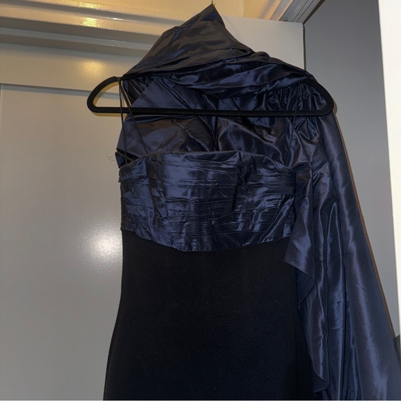 Oscar De La Renta Strapless Draped Taffeta Bow Midi Gown - Picture 10 of 16